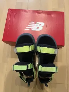 New Balance スポーツサンダル 黒/蛍光イエロー