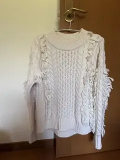 ケーブル編みニット