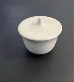 陶器製 蓋付き小壺 菓子器 保存容器 ホワイト系 - メルカリ