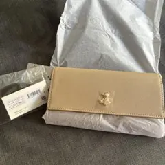 クマチャーム付きベージュ長財布