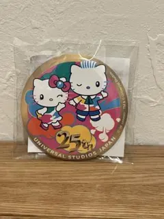 ハローキティ 25周年記念バッジ
