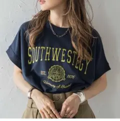 ボンジュールサガン カレッジ刺繍ピグメントスウェットTシャツ ネイビーのサムネイル