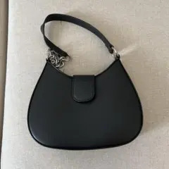 黒のハンドバッグ 内ポケット付き