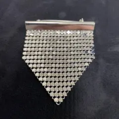 メタルフリルブローチ　シルバーカラー　フリフリ動きます　ヴィンテージ