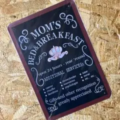 MOM'S BED & BREAKFAST ブリキ看板