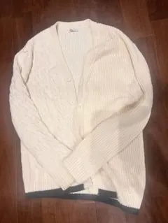 ZARA
クリーム色 ニット カーディガン ケーブル編み 2つボタン