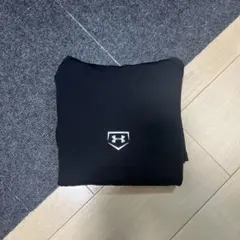 Under Armour ブラック　ゴールドギア　タートルネック