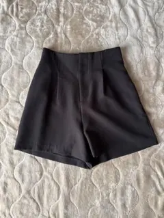 タック入りショートパンツ