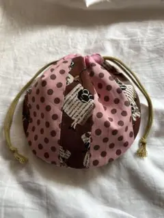 牛さんとドットの組み合わせが楽しい小さめのまあるいポーチ（ハンドメイド）