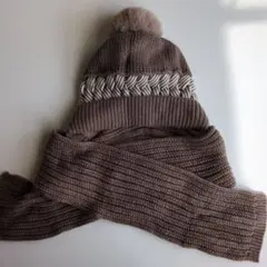 ニット帽　マフラー一体型　ポンポン付き