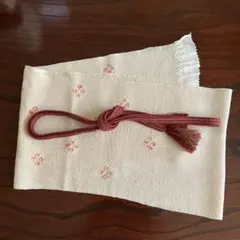 薄いピンクの帯揚げと赤茶の帯締め
