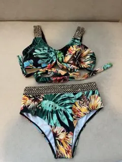トロピカルフラワー柄セパレート水着