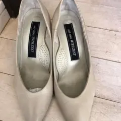 ベージュパンプス