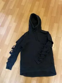 【Bershka】ブラックダメージデザインパーカーのサムネイル