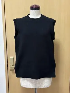【お値下げしました！】無印良品　リブニットベスト ブラックのサムネイル