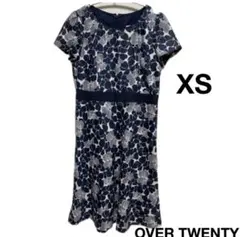 美品OVER TWENTY レディースワンピース　紺色スカート　半袖　XSサイズのサムネイル