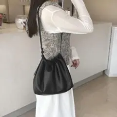 LE MORE ワンハンドルギャザーショルダーバッグ