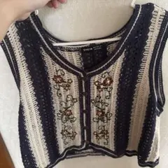 SHEIN 刺繍入りクロップドニットベスト