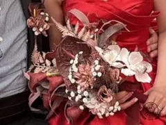 造花のブーケです。赤