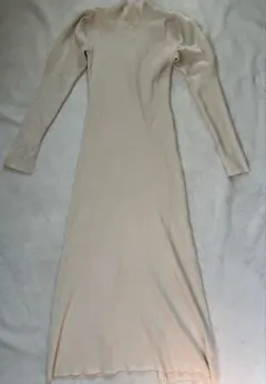 SNIDELクリーム色リブ編みロングワンピース