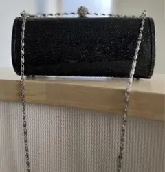 黒いグリッタークラッチバッグ