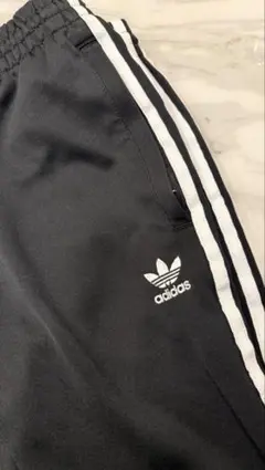 adidas 黒ジャージパンツ 3本ライン