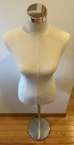 ReBody ABS製 女性用 トルソー マネキン 卓上 スタンド付き - メルカリ
