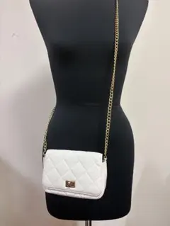 白 キルティング ミニバッグ チェーン 上品 人気