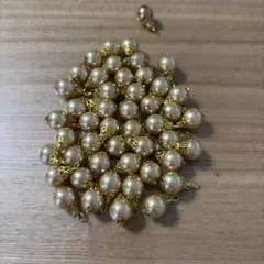 ゴールドのドロップ型パール風ビーズ約10 粒入り
