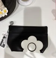 マリークヮント♡花の形装飾ポーチ 黒/白