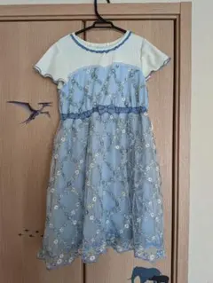 アクシーズファム　140cm 水色　刺繍半袖ワンピースのサムネイル
