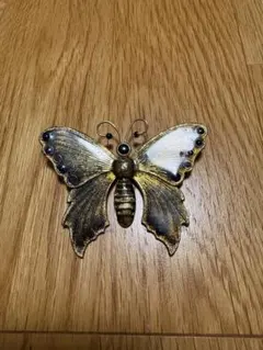 蝶のブローチ 金色