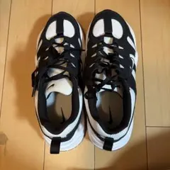 NIKE TECH HERA ナイキ テック ヘラ ブラック ホワイト 24cmのサムネイル
