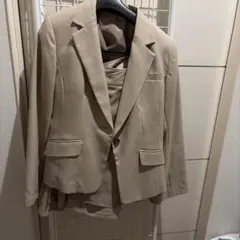 ベージュ スーツ 　11号　スカート2種類あり