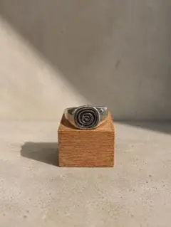 渦巻きモチーフ リング シルバーカラー メンズ