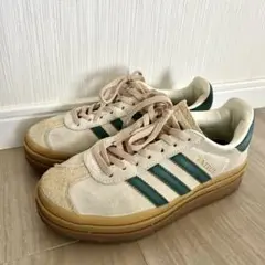 adidas スニーカー