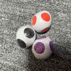 ヨッシー めじるしチャーム　アクセサリー　たまご カプセルトイ 黒　赤　紫