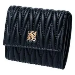 黒いキルティング三つ折り財布