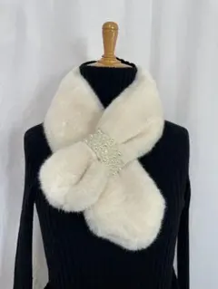 ホワイトファー スカーフ パール付き
