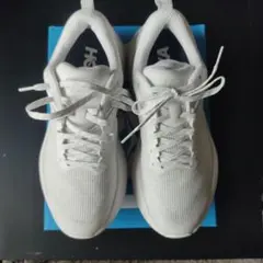 ■5,000円引き！HOKA ONE ONE BONDI 8 TS CAGEDのサムネイル