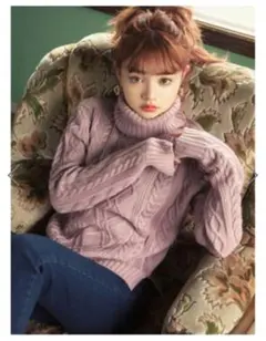 ケーブル編みタートルネックニット ピンク