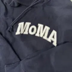Champion MoMA ロゴ パーカー ネイビー