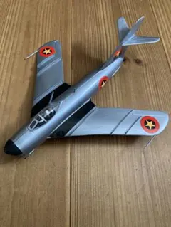 【塗装済み完成品】ハセガワ1/72 Mig-17D フレスコ（アンゴラ空軍仕様）