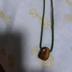 天然石の緑色ひもネックレス