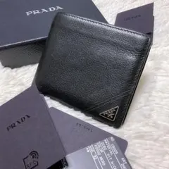 ✨現行品✨】プラダ 二つ折り財布 トライアングル エンボス ブラック 