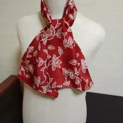 赤い花柄スカーフ