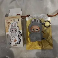POPMART LABUBU PIN FOR LOVE ラブブ　C