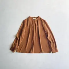 UNITED ARROWS バンドカラー タック ブラウス ブラウン