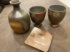 【備前焼】伝統工芸！作家！備前焼特有の自然な模様入り！徳利、足付き湯呑み！小皿付