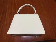 フォーマルバッグ がま口 アイボリー ハンドバッグ
